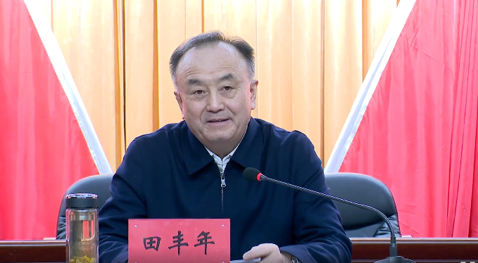 县委理论学习中心组（扩大）会议暨党的二十大精神宣讲报告会召开